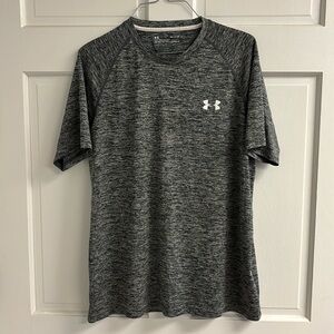 EUC Under Armour loose fit heat gear t shirt
